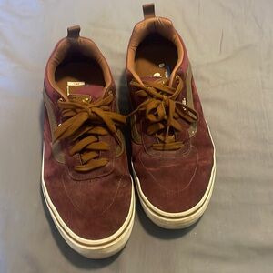 Van skate shoes. Men’s size 11 US. Good condition purple/maroon w/ dark brown.